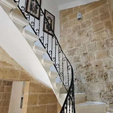 Nice House Of Caractere In *