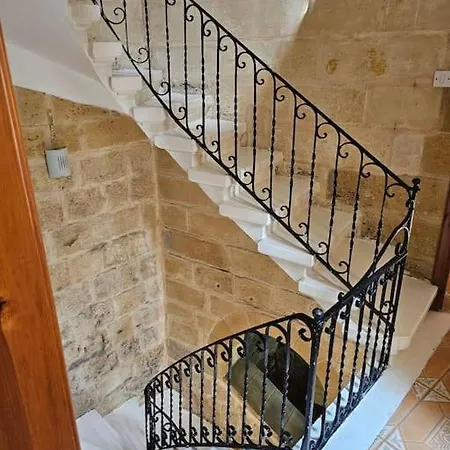 Nice House Of Caractere In