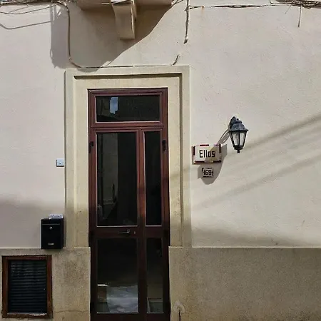 Nice House Of Caractere In